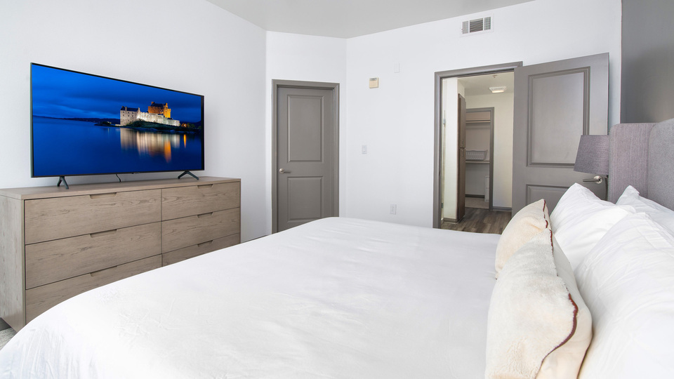 Rent Griffis Pine Avenue P310 in Long Beach, CA Landing