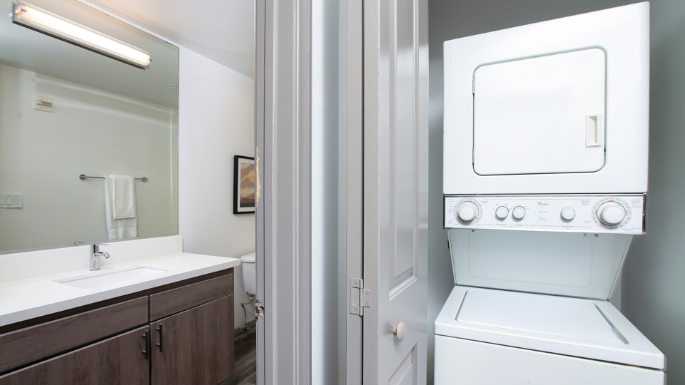 Rent Griffis Pine Avenue P310 in Long Beach, CA Landing