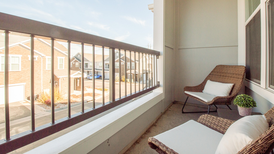 Rent Waterford at Southlands 12204 in Aurora, CO Landing