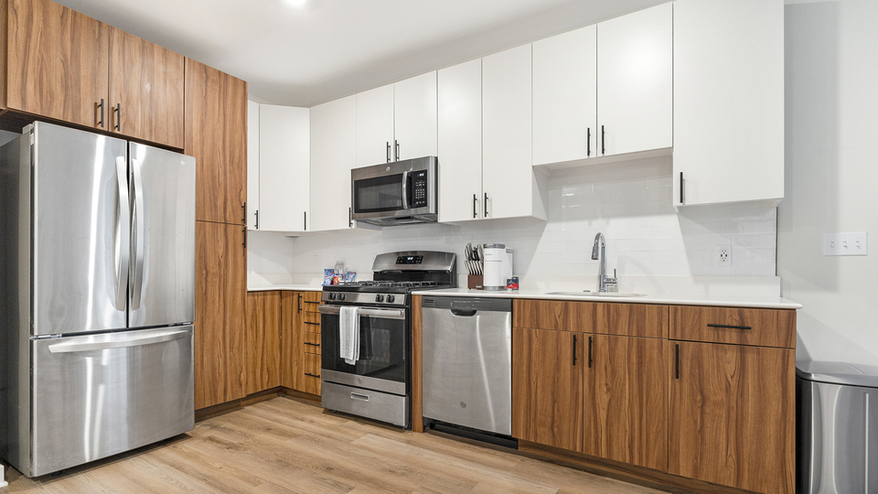 Rent The Grant Apartments 215 in Bala Cynwyd, PA Landing