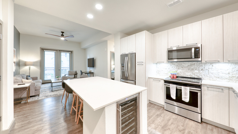 Rent Seazen Rocky Point Apartments 125 in Tampa, FL Landing