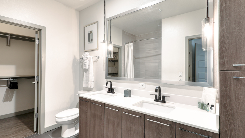 Rent Seazen Rocky Point Apartments 125 in Tampa, FL Landing