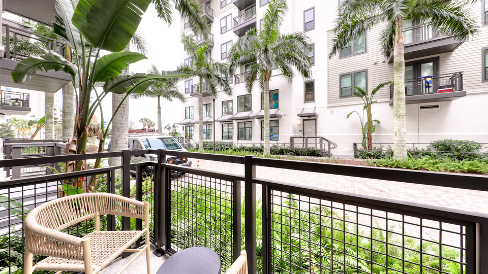 Rent Seazen Rocky Point Apartments 125 in Tampa, FL Landing