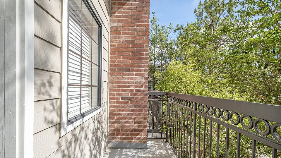 Rent Village on Memorial Townhomes 1204 in Houston, TX Landing