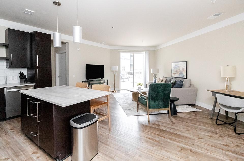 Rent The Aster 212 in Beachwood, OH Landing