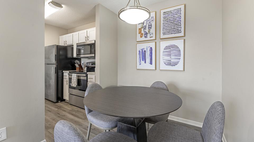 Rent Stonebridge Crossing Apartment Homes 2855L301 in Cordova, TN