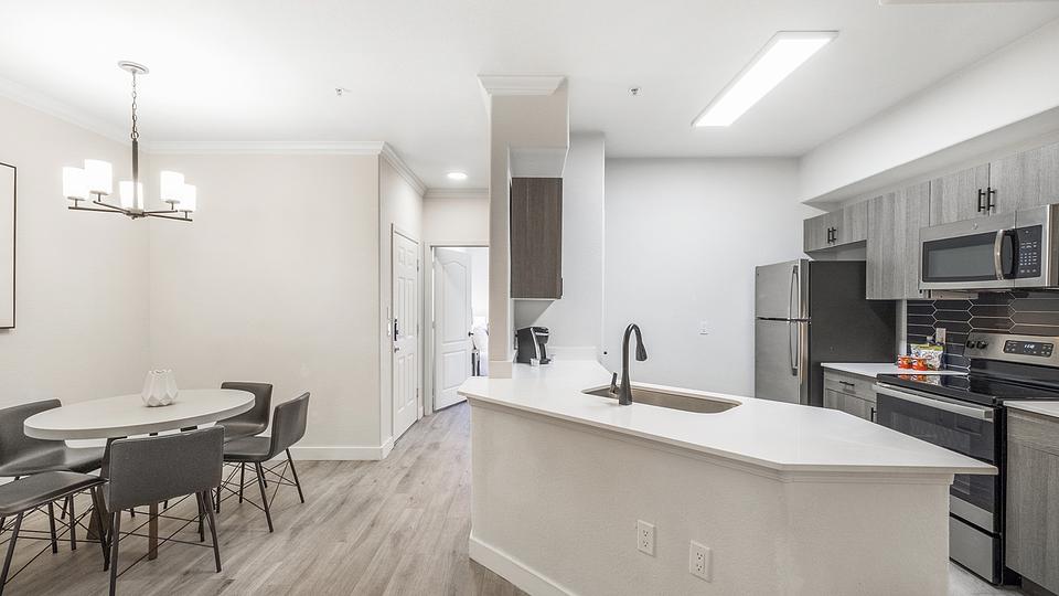 Rent Lazo Apartments 1113 in Chandler, AZ Landing