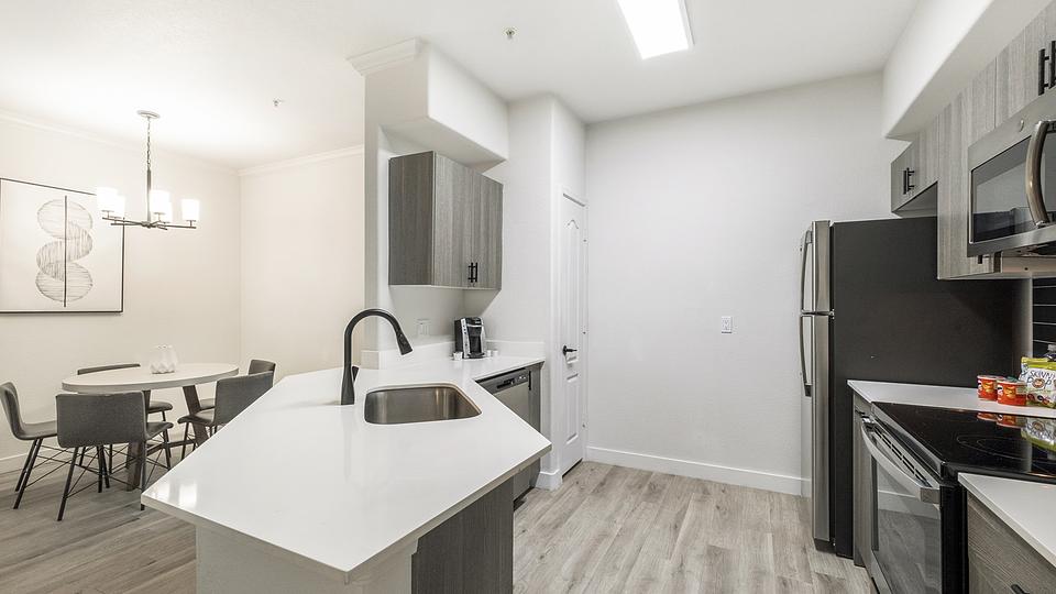 Rent Lazo Apartments 1113 in Chandler, AZ Landing