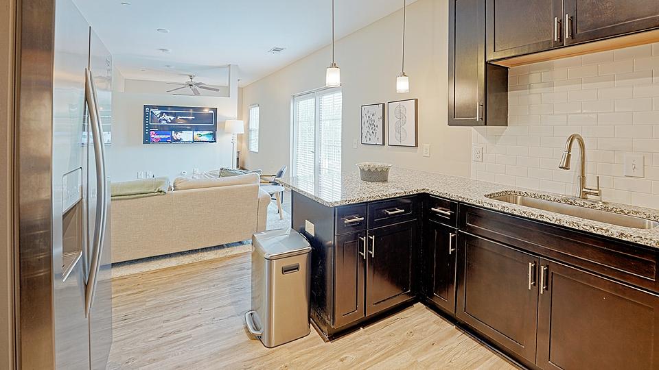 Rent Simmons Park Apartments 262 in Daniel Island, SC Landing