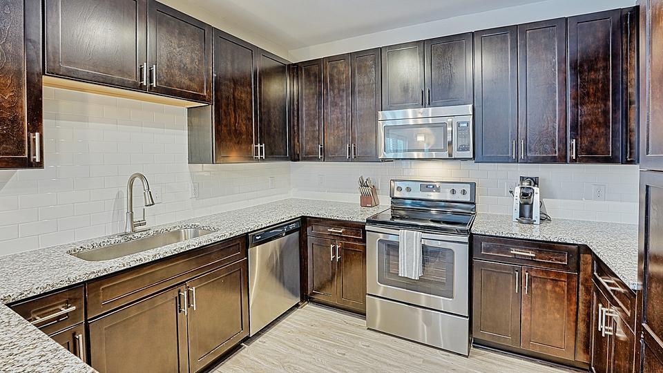 Rent Simmons Park Apartments 262 in Daniel Island, SC Landing