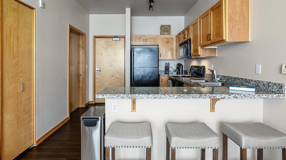 Rent 10th at Hoyt 634 in Portland, OR Landing