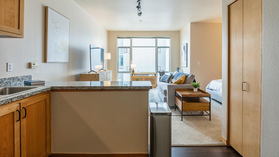 Rent 10th at Hoyt 634 in Portland, OR Landing