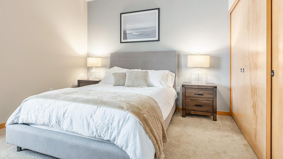 Rent 10th at Hoyt 634 in Portland, OR Landing