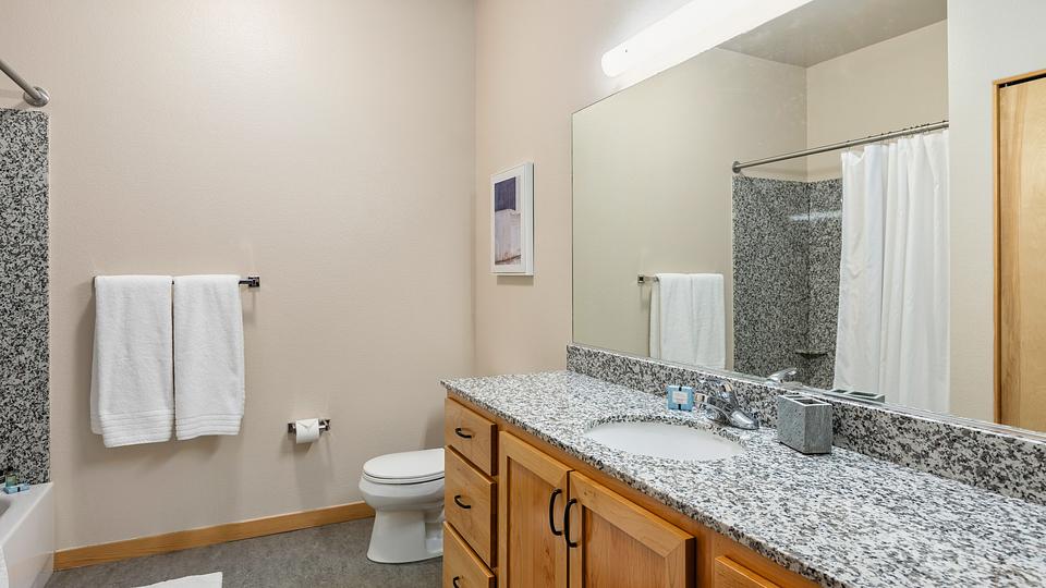 Rent 10th at Hoyt 634 in Portland, OR Landing