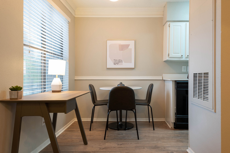 Rent Summit at Hyde Park Apartments C204 in Austin, TX Landing