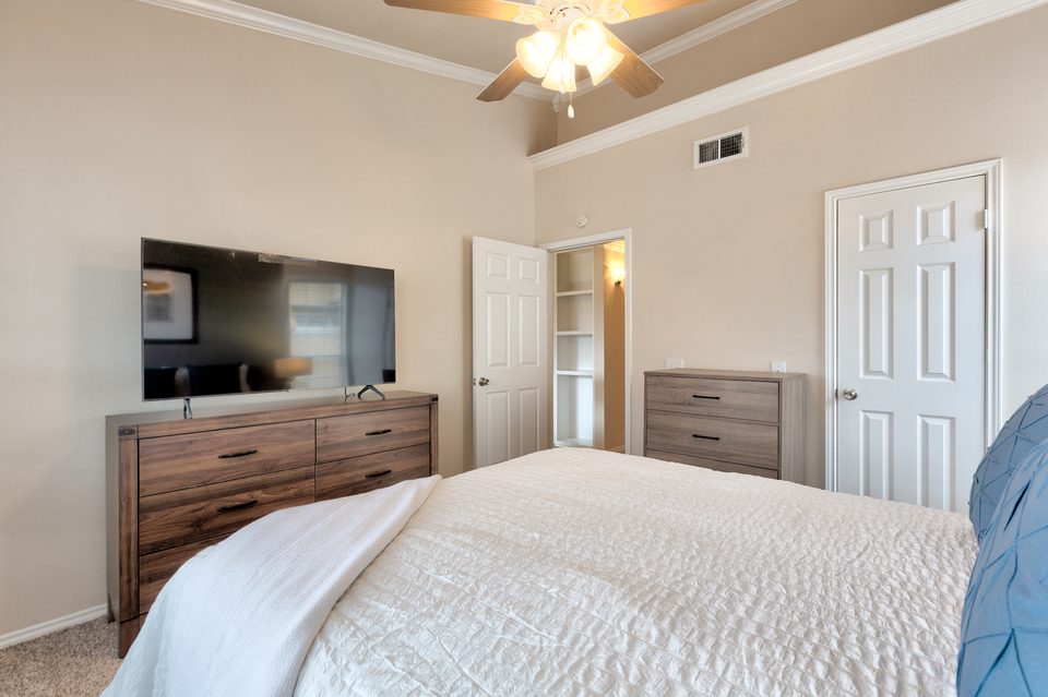 Rent Avalon at Chase Oaks 2124 in Plano, TX Landing