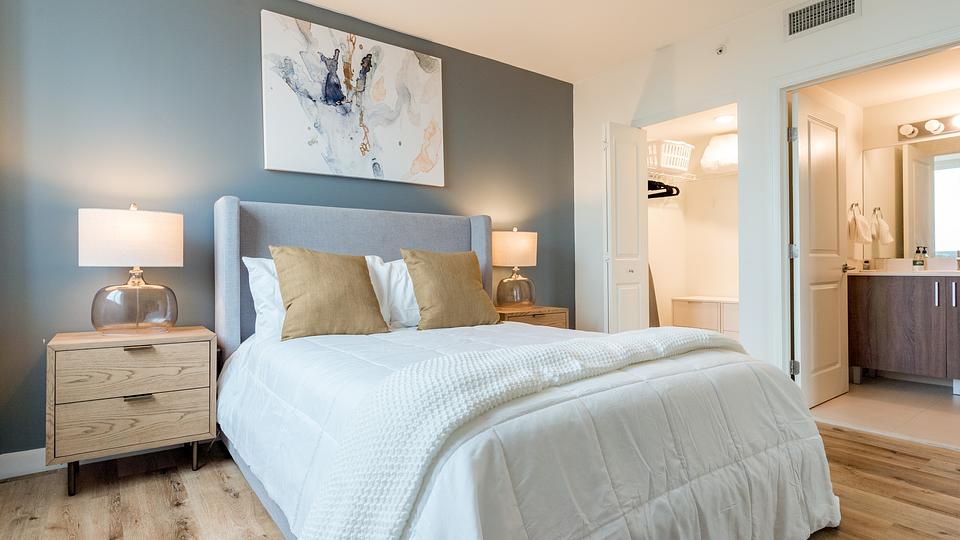 Rent Riverview One Apartments 701 in Miami, FL Landing