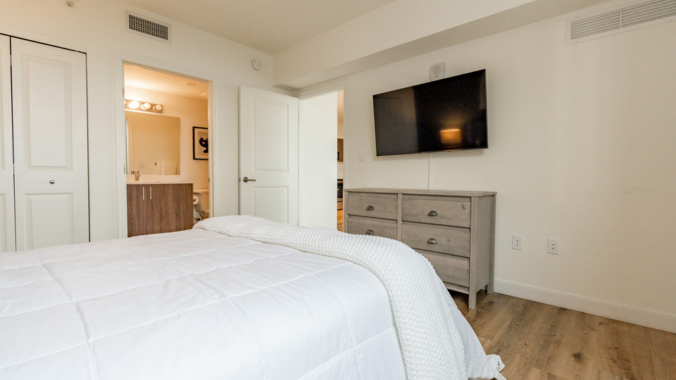 Rent Riverview One Apartments 701 in Miami, FL Landing