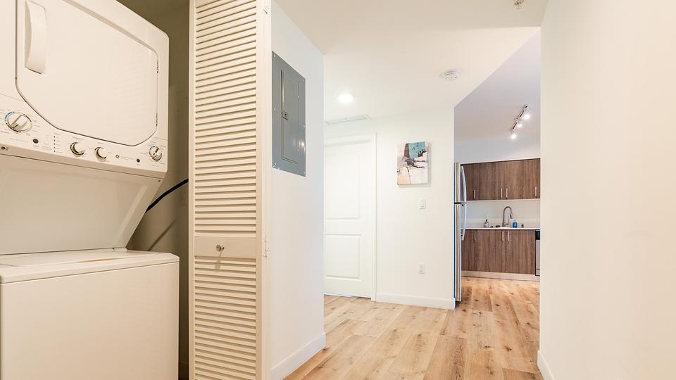 Rent Riverview One Apartments 701 in Miami, FL Landing