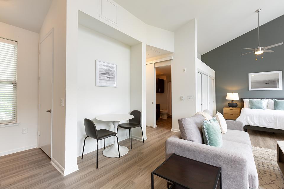 Rent The Gentry on M Streets 4102 in Dallas, TX Landing