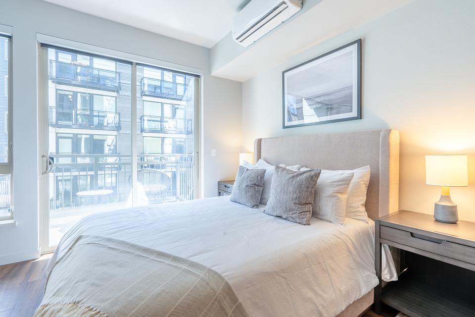 Rent Alexan 100 413 in Seattle, WA Landing