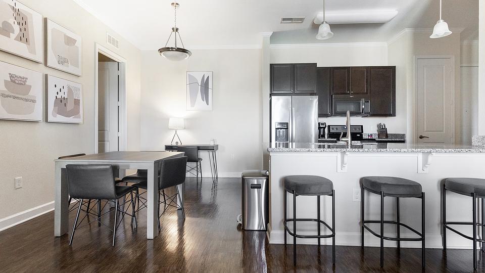 Rent Alaqua Apartments 232 in Jacksonville, FL Landing