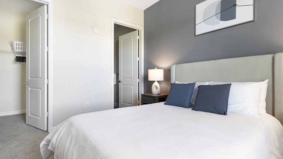 Rent Alaqua Apartments 232 in Jacksonville, FL Landing