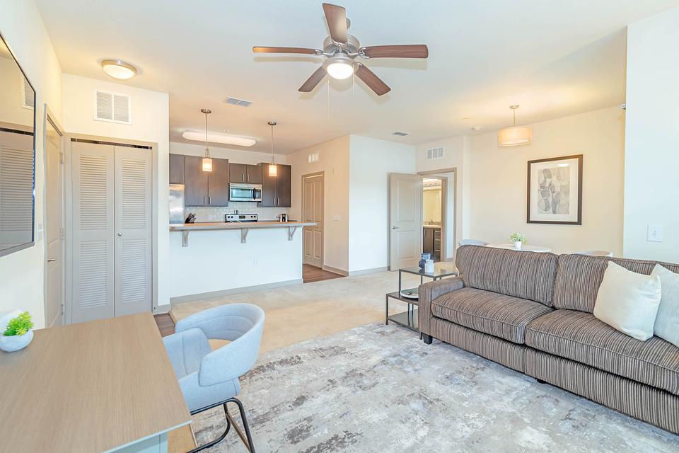 Rent Oakleaf Plantation 1134 in Jacksonville, FL Landing