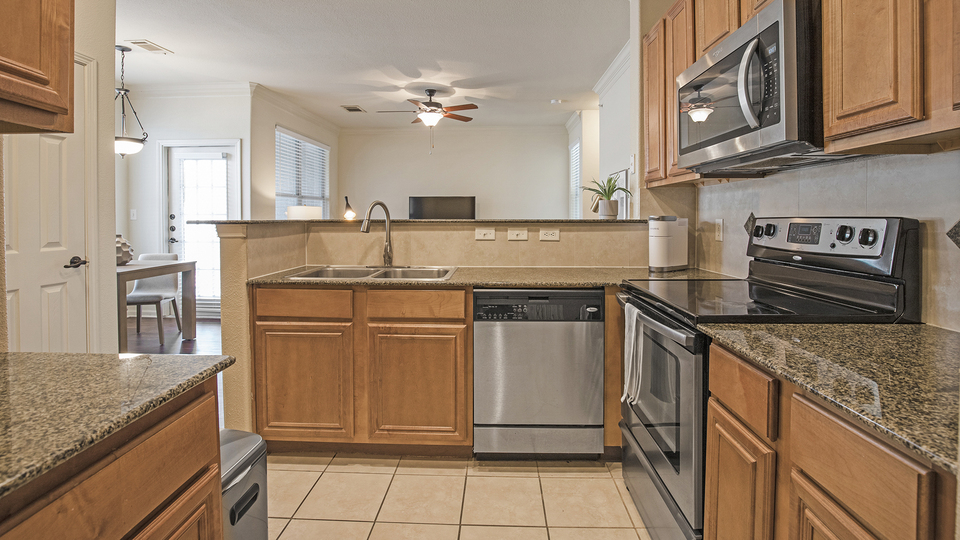 Rent Cortland Estates at TPC 4305 in San Antonio, TX Landing