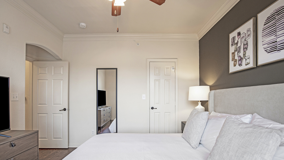 Rent Cortland Estates at TPC 4305 in San Antonio, TX Landing