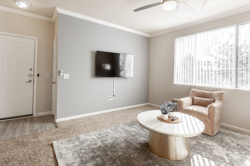 Rent Ironhorse at Tramonto 3053 in Phoenix, AZ Landing