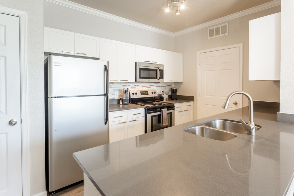 Rent Ironhorse at Tramonto 3053 in Phoenix, AZ Landing