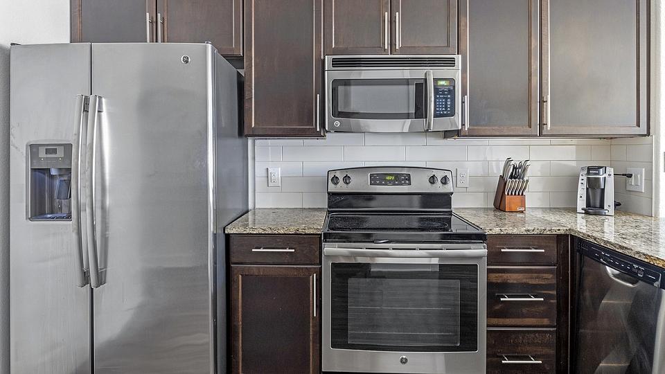 These photos are from another Landing in this building.