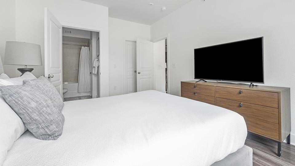 These photos are from another Landing in this building.