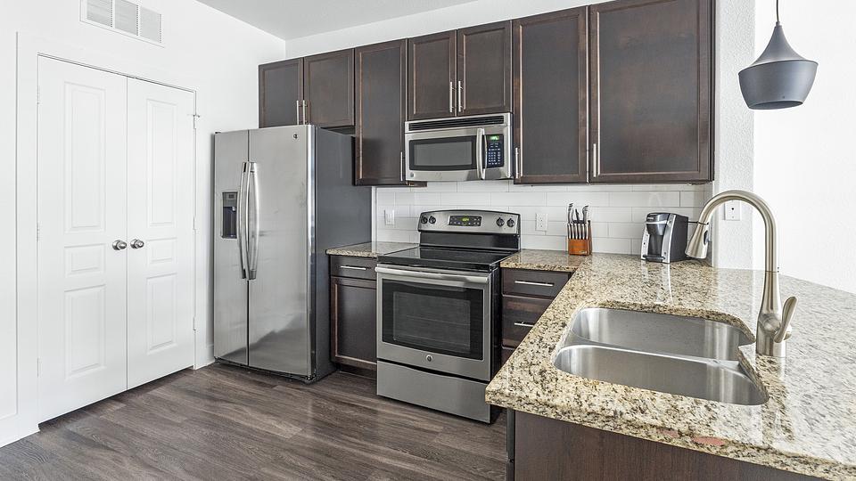 These photos are from another Landing in this building.