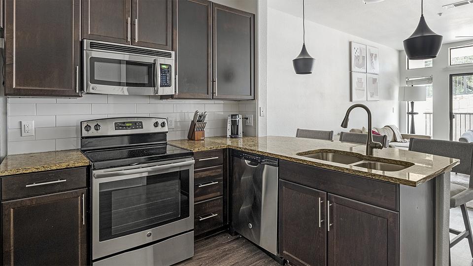 These photos are from another Landing in this building.