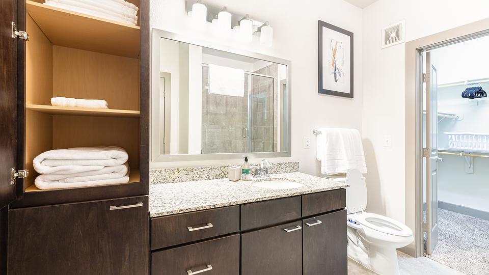 Rent Henley at The Rim Apartments 22417 in San Antonio, TX Landing