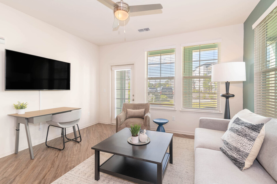 Rent Tapestry Westland Village 417 in Jacksonville, FL Landing