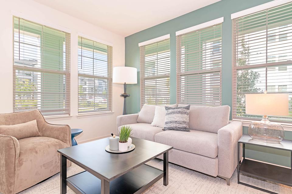 Rent Tapestry Westland Village 417 in Jacksonville, FL Landing