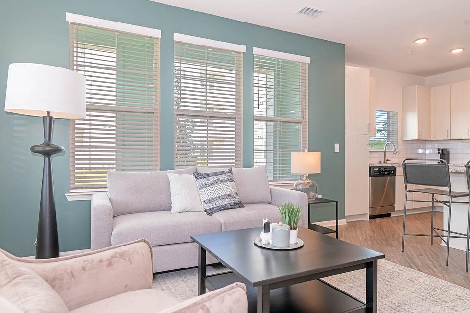 Rent Tapestry Westland Village 417 in Jacksonville, FL Landing