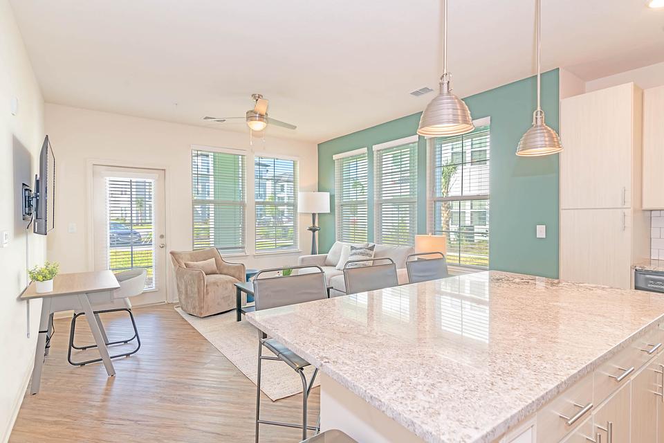 Rent Tapestry Westland Village 417 in Jacksonville, FL Landing