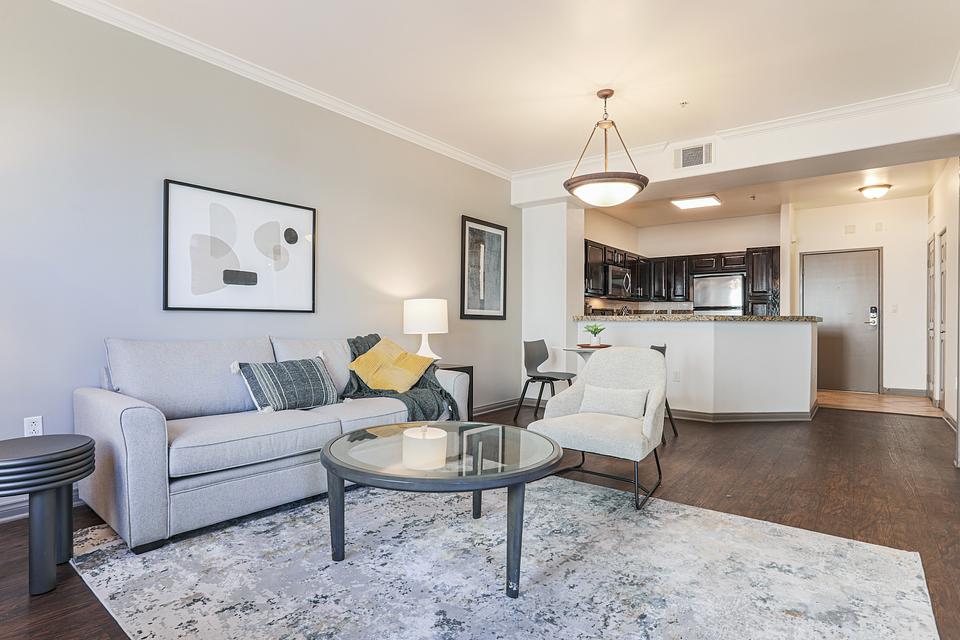 Rent Griffis Pine Avenue P211 in Long Beach, CA Landing