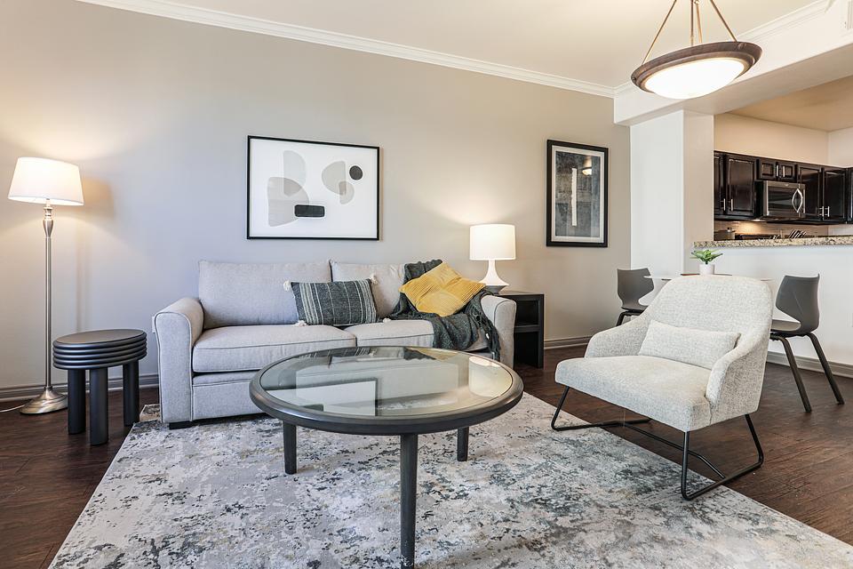 Rent Griffis Pine Avenue P211 in Long Beach, CA Landing