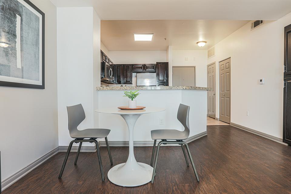 Rent Griffis Pine Avenue P211 in Long Beach, CA Landing