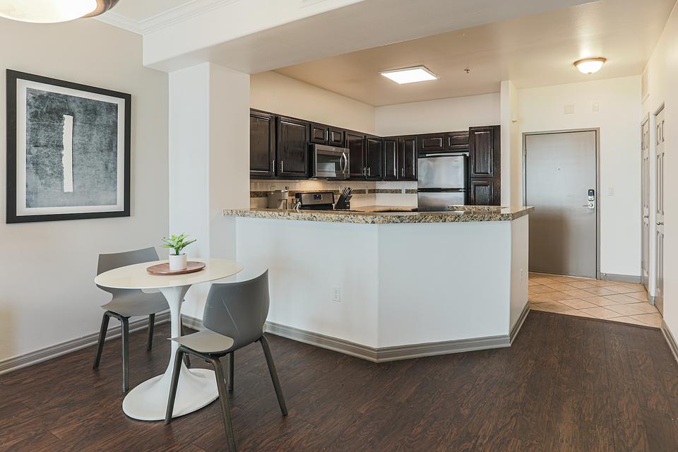 Rent Griffis Pine Avenue P211 in Long Beach, CA Landing