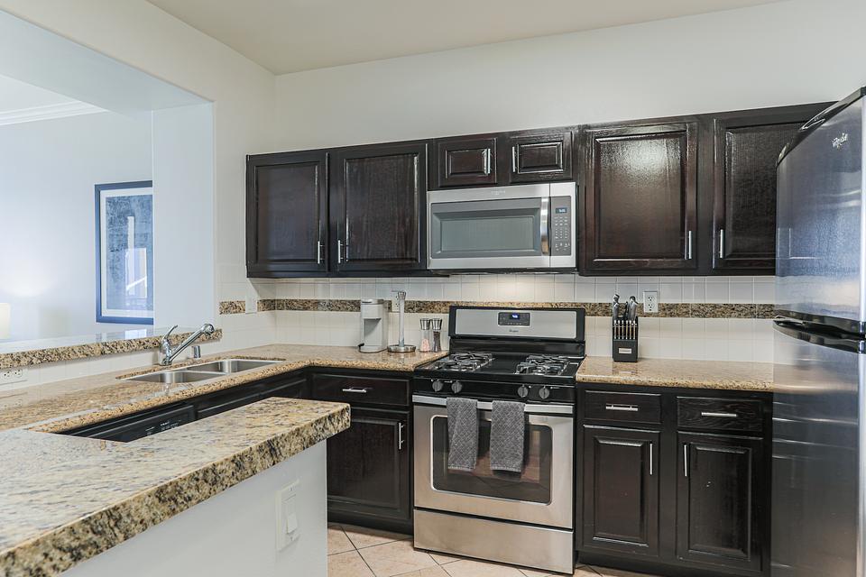 Rent Griffis Pine Avenue P211 in Long Beach, CA Landing