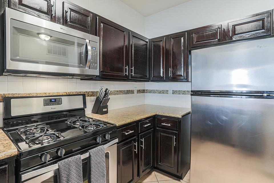 Rent Griffis Pine Avenue P211 in Long Beach, CA Landing