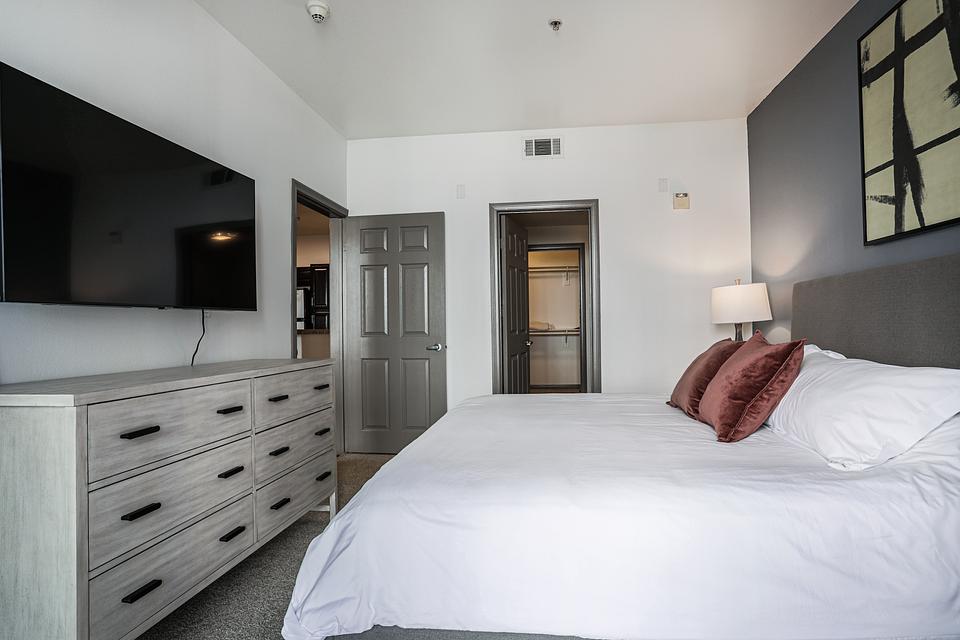 Rent Griffis Pine Avenue P211 in Long Beach, CA Landing