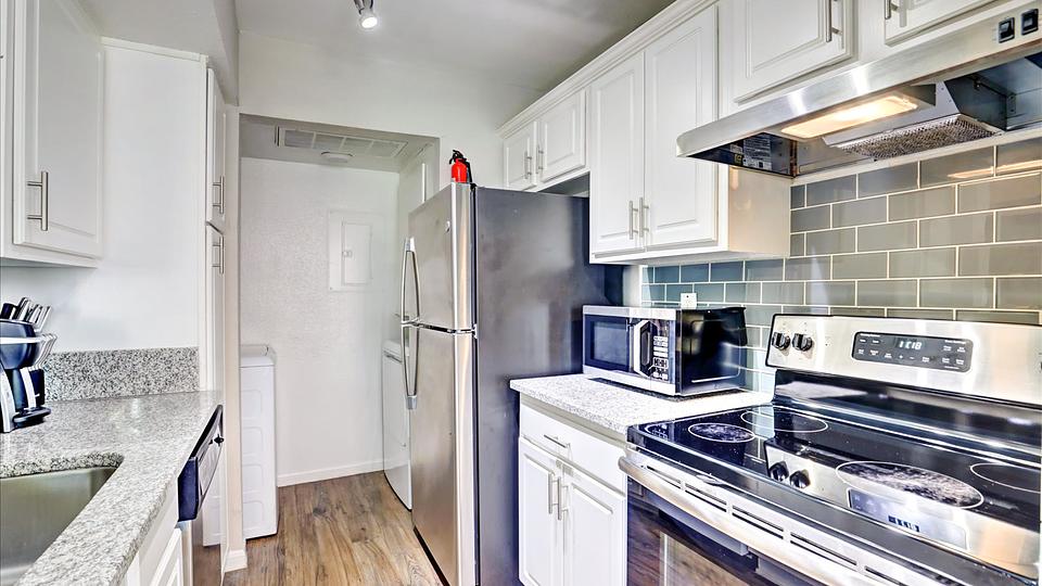 Rent McAlister 1405 in Webster, TX Landing