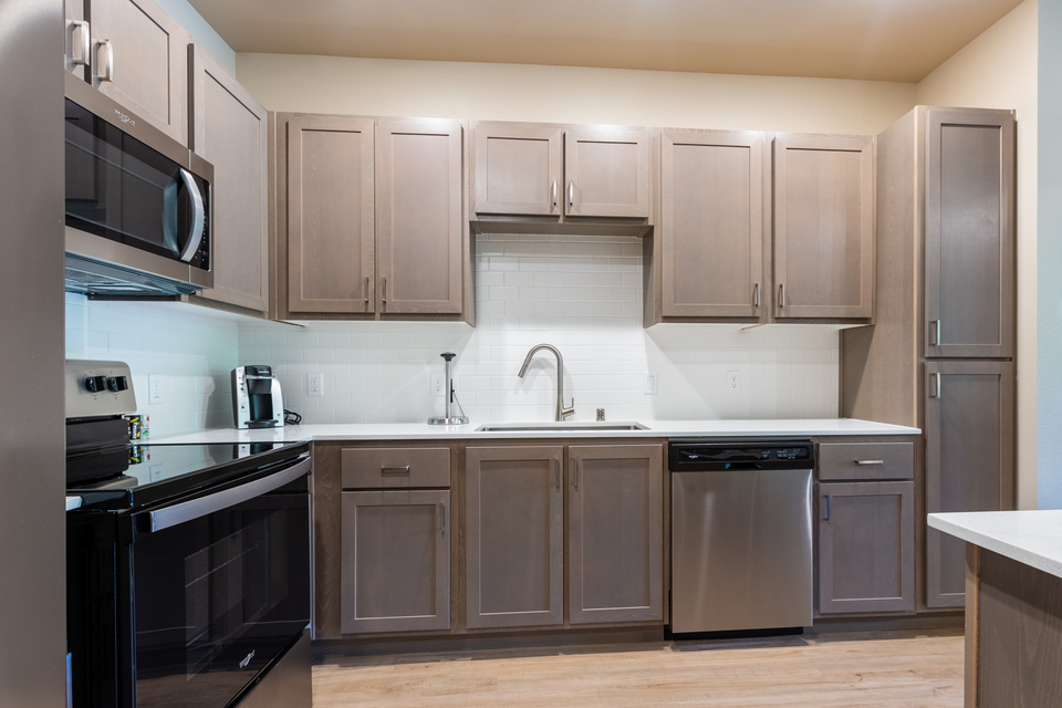 Rent Alira Luxury Apartments 4115 in Sacramento, CA Landing